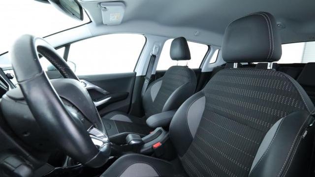 Peugeot 2008 image 3