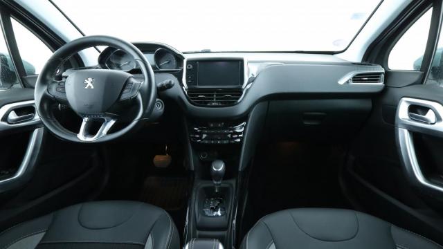 Peugeot 2008 image 8