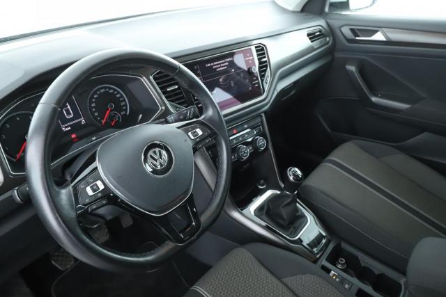 Volkswagen T-Roc image 2