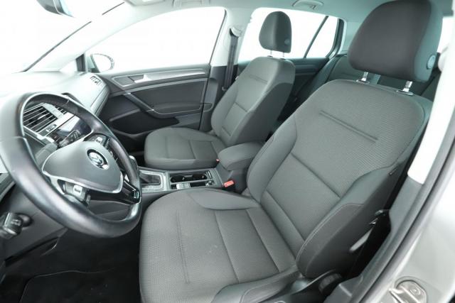 Volkswagen Golf image 8