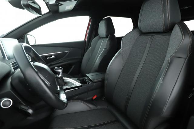 Peugeot 3008 image 2