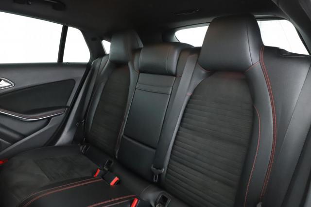 Mercedes Benz Cla Shooting Brake image 3