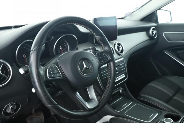 Mercedes Benz Gla image 2