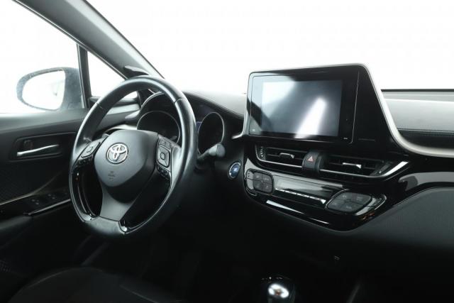 Toyota C-Hr image 2