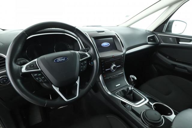 Ford S-Max image 1