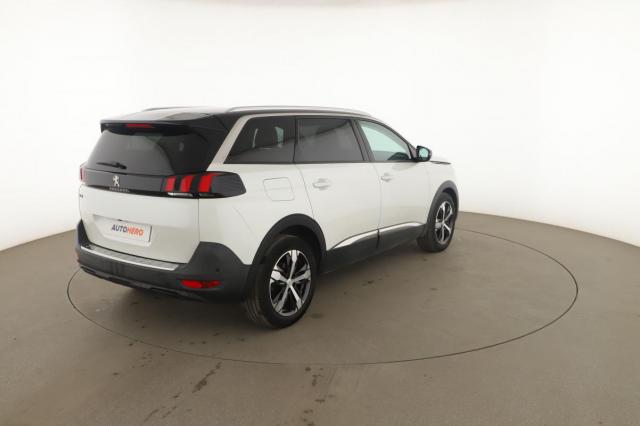 Peugeot 5008 image 8