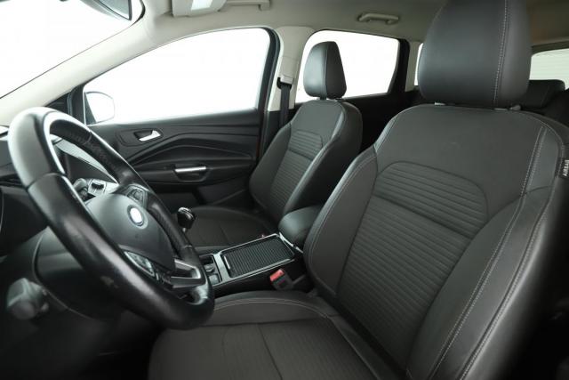 Ford Kuga image 3