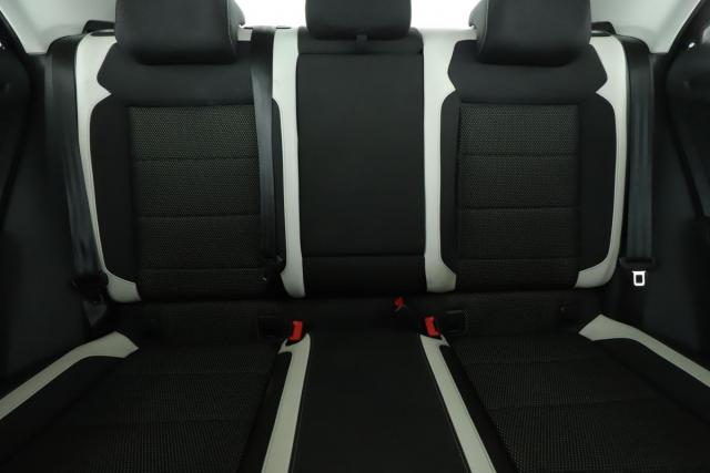 Volkswagen T-Roc image 6