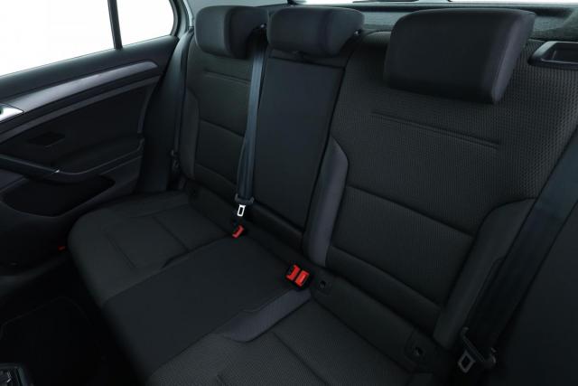 Volkswagen Golf image 9