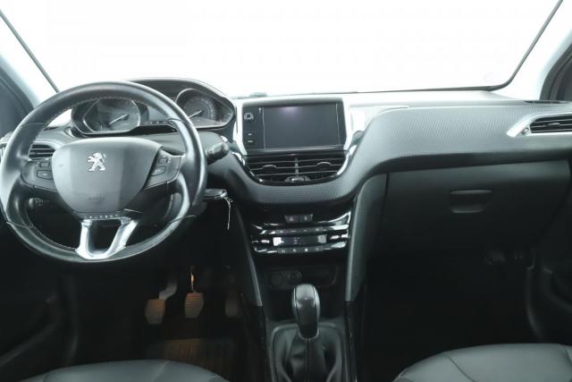 Peugeot 2008 image 8