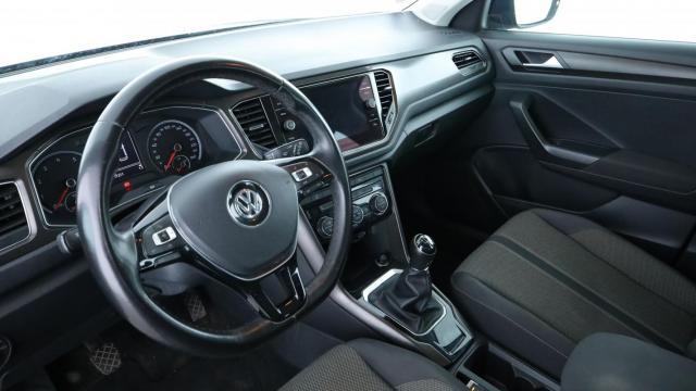 Volkswagen T-Roc image 2