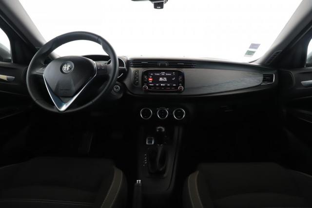 Alfa Romeo Giulietta image 5