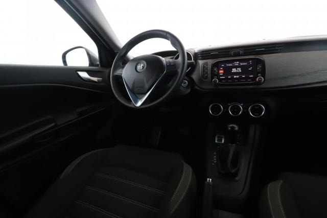 Alfa Romeo Giulietta image 9