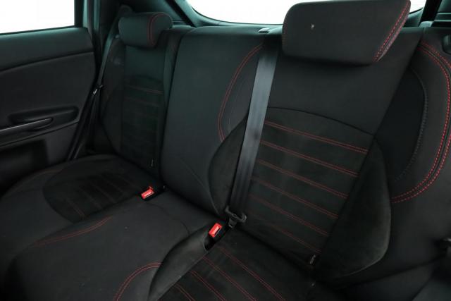 Alfa Romeo Giulietta image 8