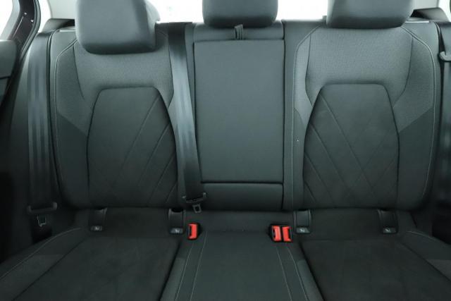 Volkswagen Golf image 6