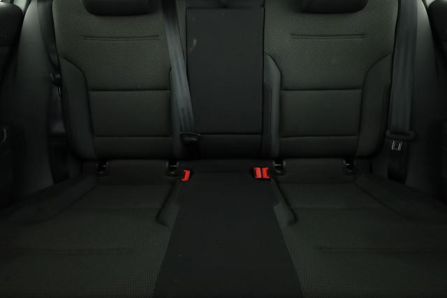 Volkswagen Golf image 9