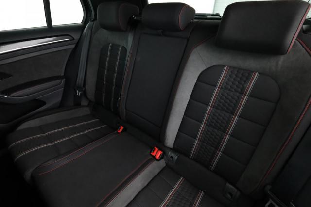 Volkswagen Golf image 9