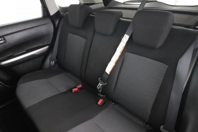 Suzuki Vitara image 7
