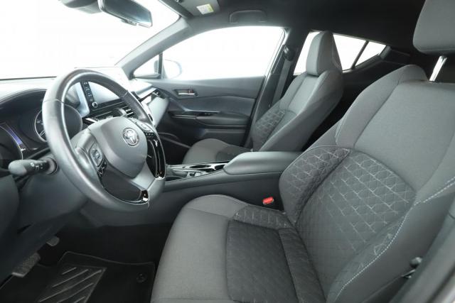 Toyota C-Hr image 1