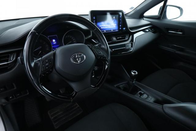 Toyota C-Hr image 8