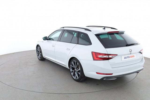 Skoda Superb Combi image 4