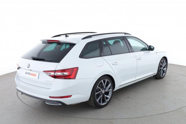 Skoda Superb Combi image 7