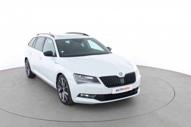 Skoda Superb Combi image 9