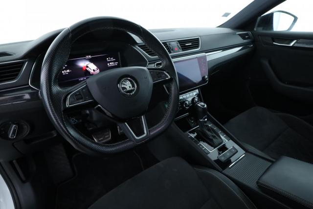 Skoda Superb Combi image 8