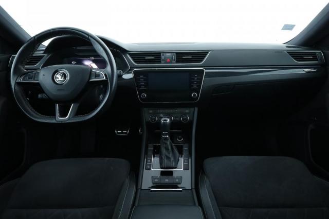 Skoda Superb Combi image 2