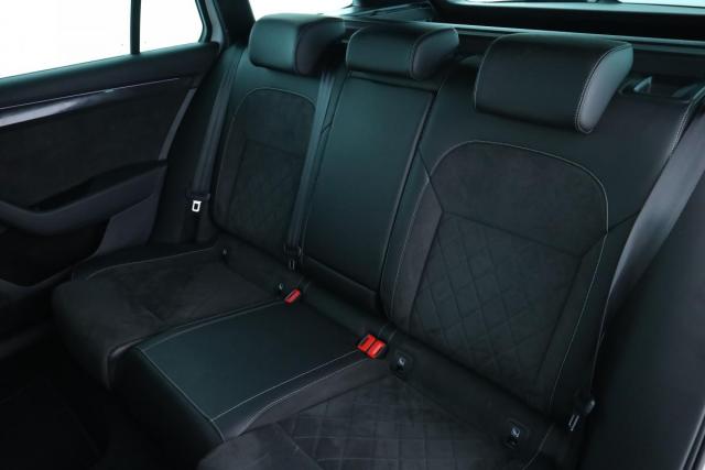 Skoda Superb Combi image 6