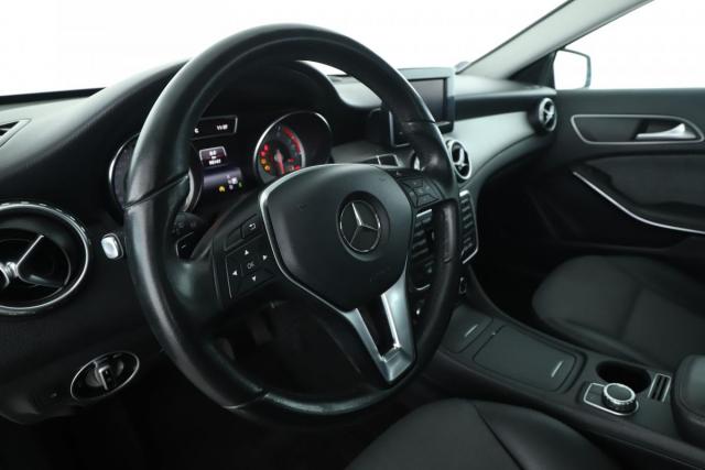 Mercedes Benz Gla image 2