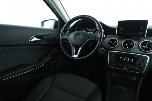 Mercedes Benz Gla image 9
