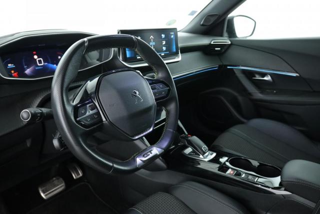 Peugeot 2008 image 2