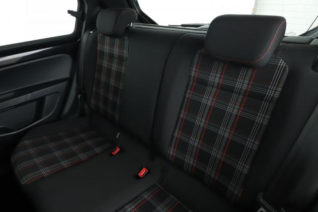 Volkswagen Up! image 8