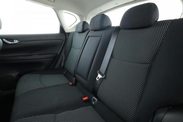 Nissan Pulsar image 7