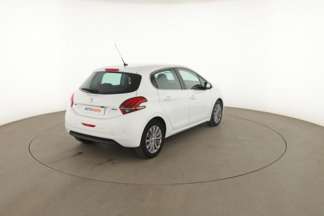 Peugeot 208 image 3