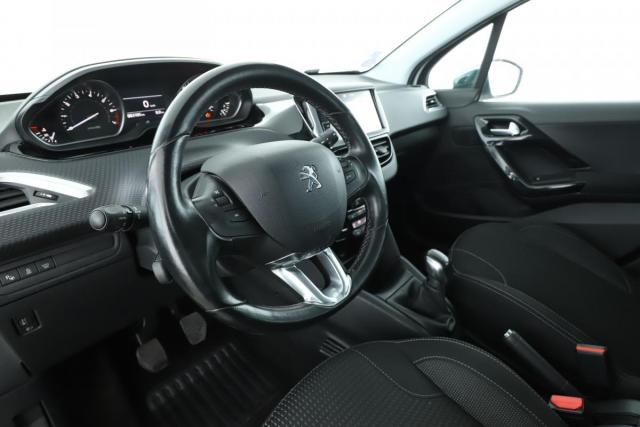 Peugeot 208 image 6