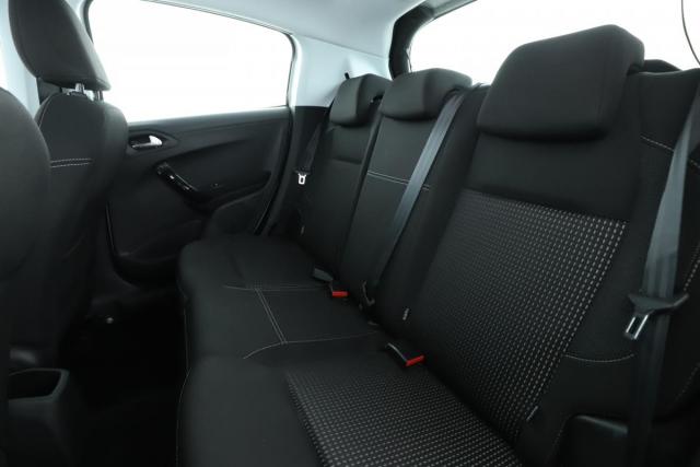 Peugeot 208 image 8
