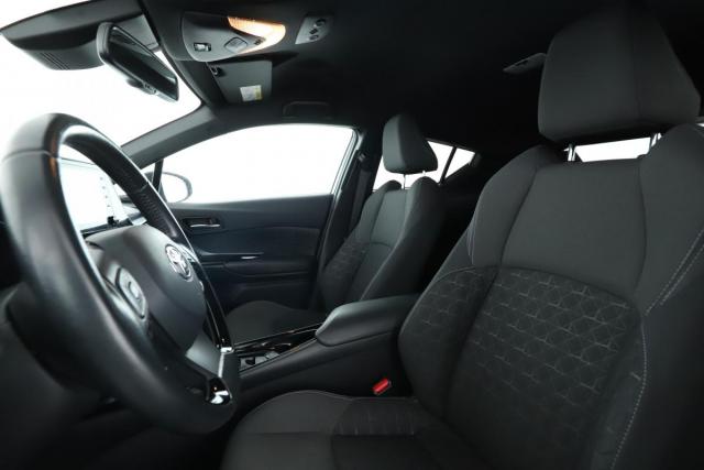 Toyota C-Hr image 9