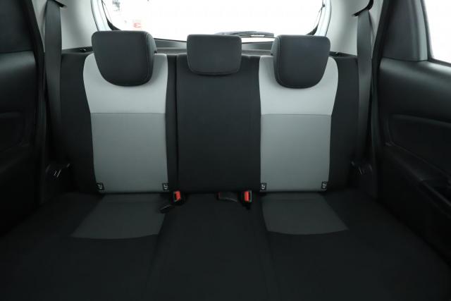 Toyota Yaris image 2