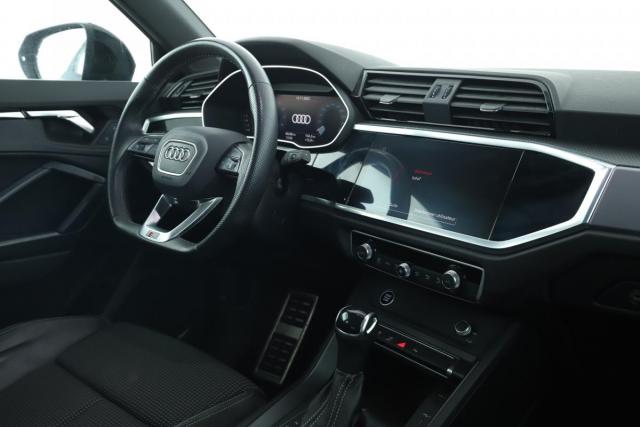 Audi Q3 image 1