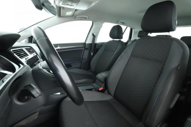 Volkswagen Golf image 6