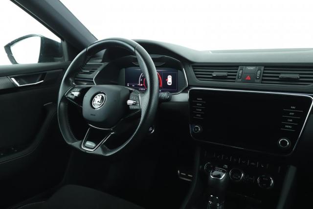 Skoda Superb Combi image 8