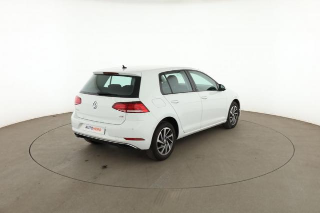 Volkswagen Golf image 6