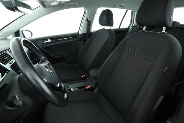 Volkswagen Golf image 8