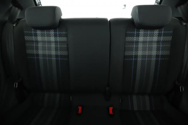 Volkswagen Up! image 8