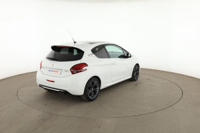 Peugeot 208 image 8