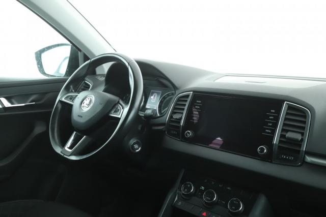 Skoda Karoq image 8