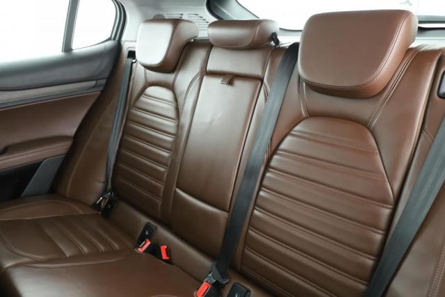 Alfa Romeo Stelvio image 5