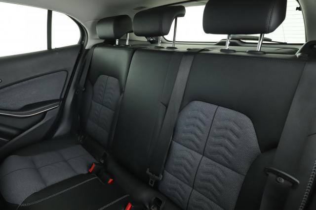 Mercedes Benz Gla image 9